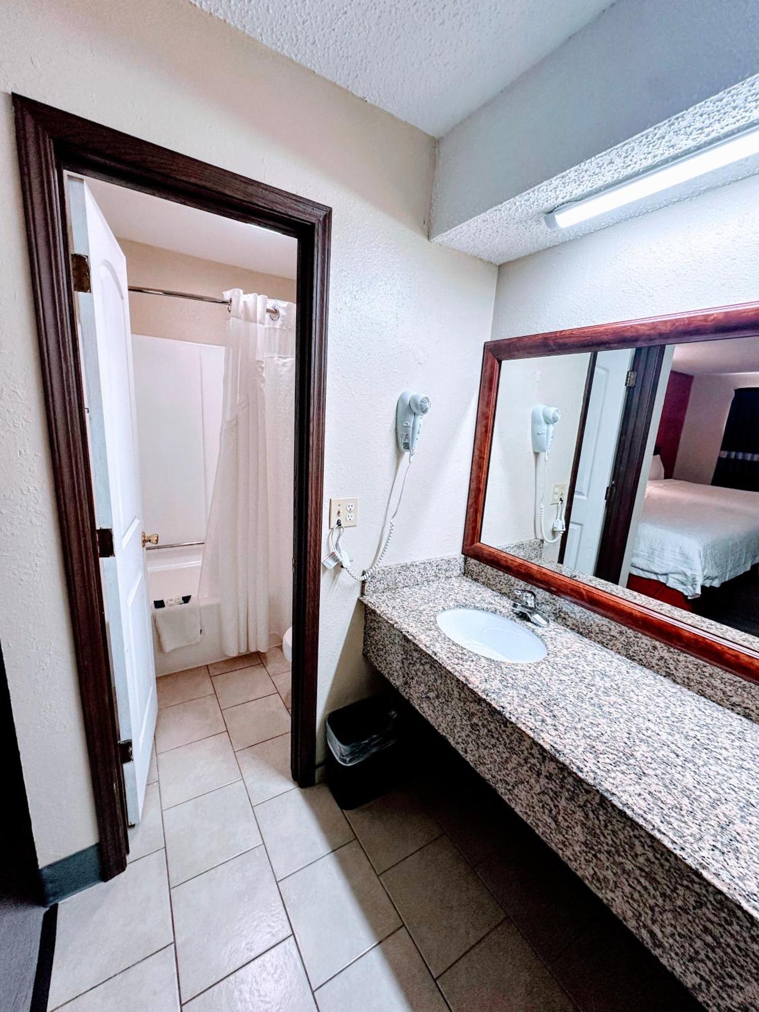 Relax Inn Henryetta מראה חיצוני תמונה