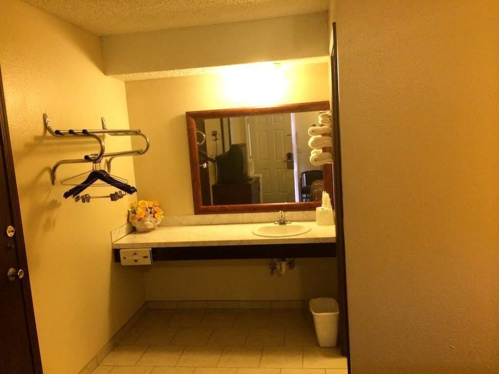 Relax Inn Henryetta מראה חיצוני תמונה